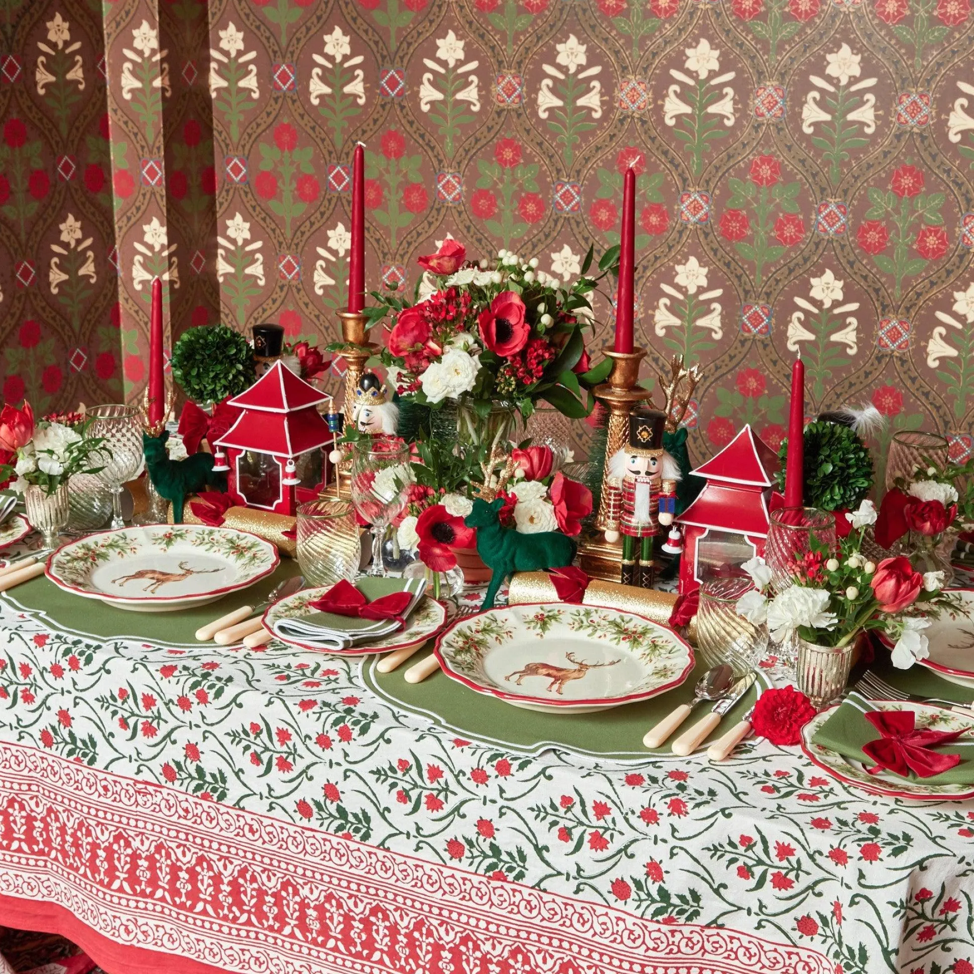 Christmas Garland Tablecloth