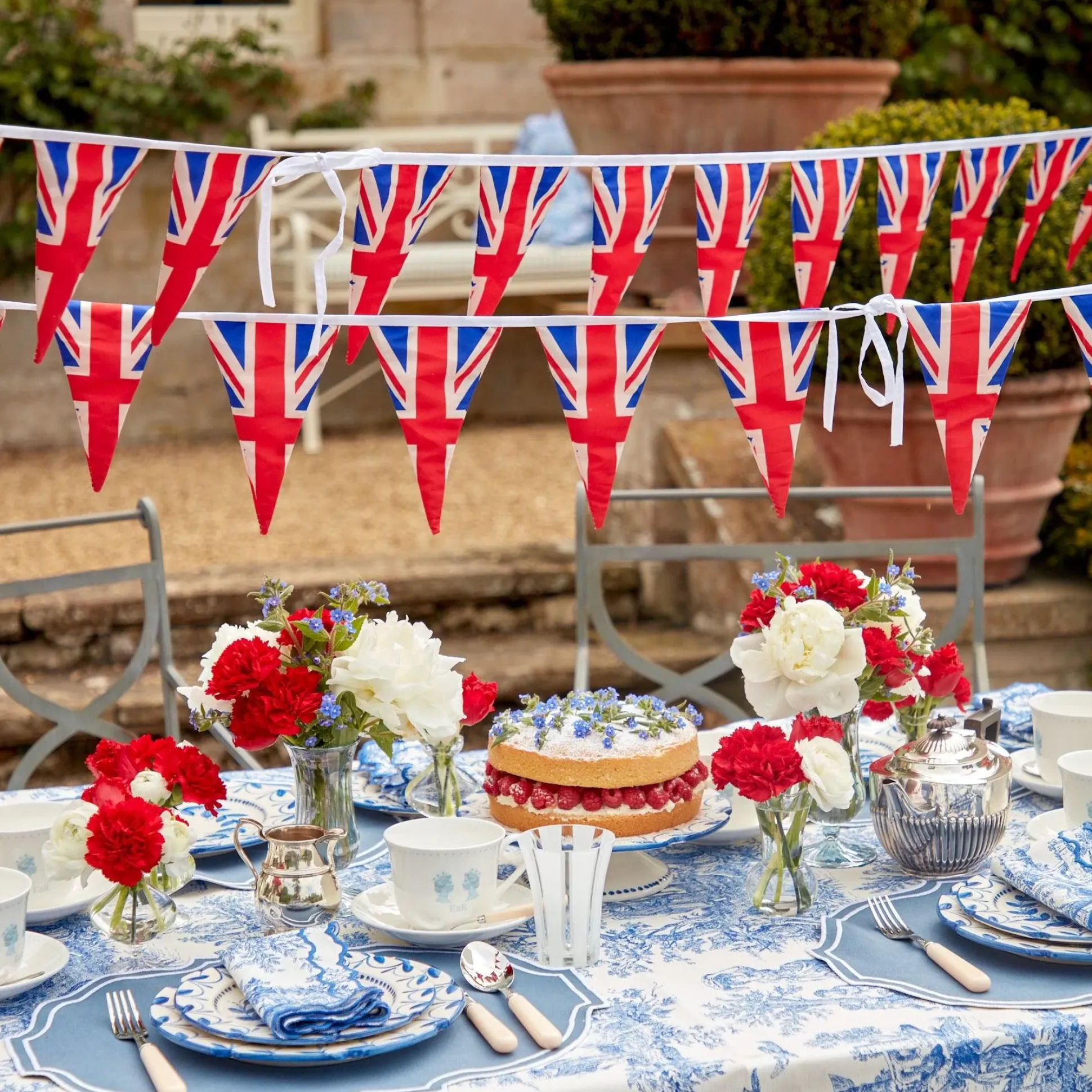 Elizabeth Garland Cake Stand