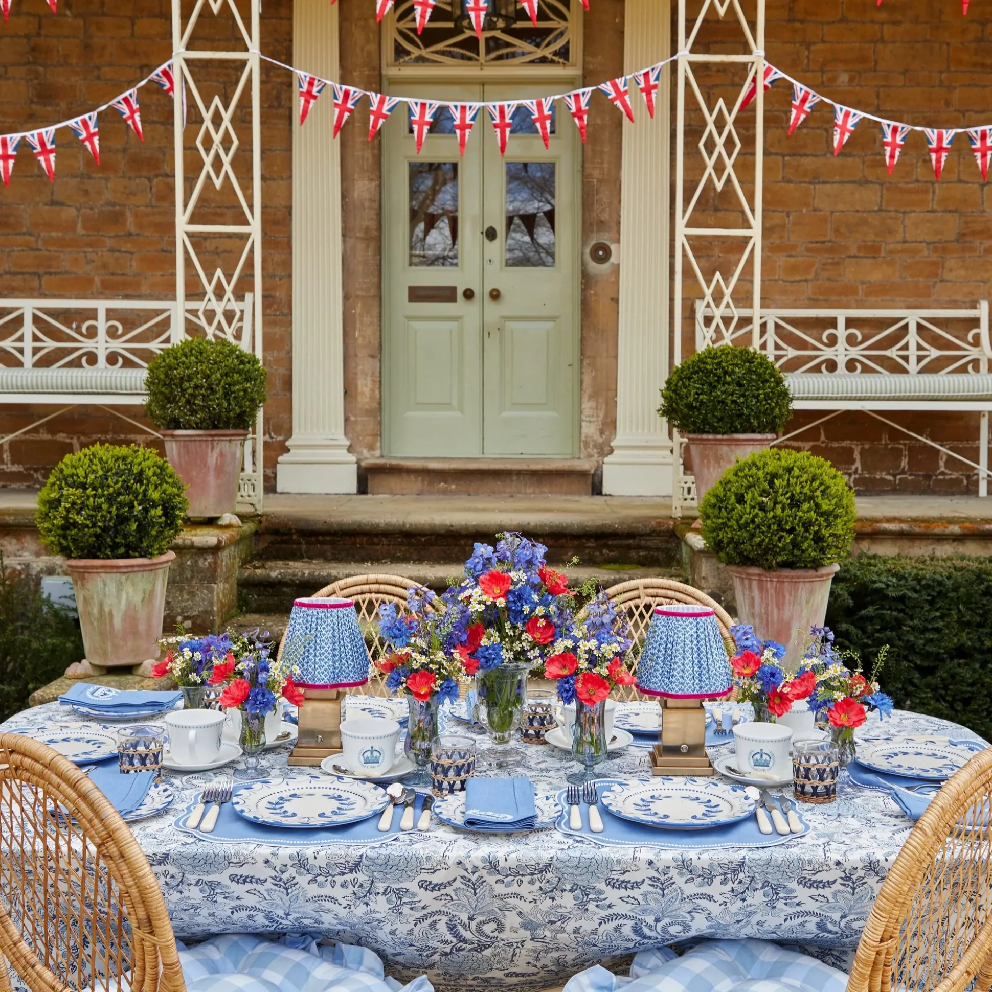 Eloise Blue Placemats & Coronation Napkins (Set Of 4)