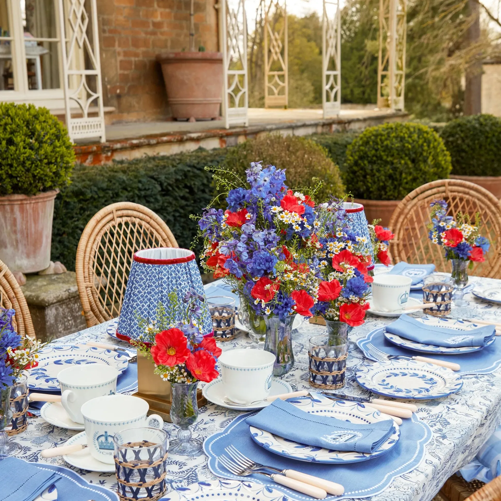 Eloise Blue Placemats & Coronation Napkins (Set Of 4)