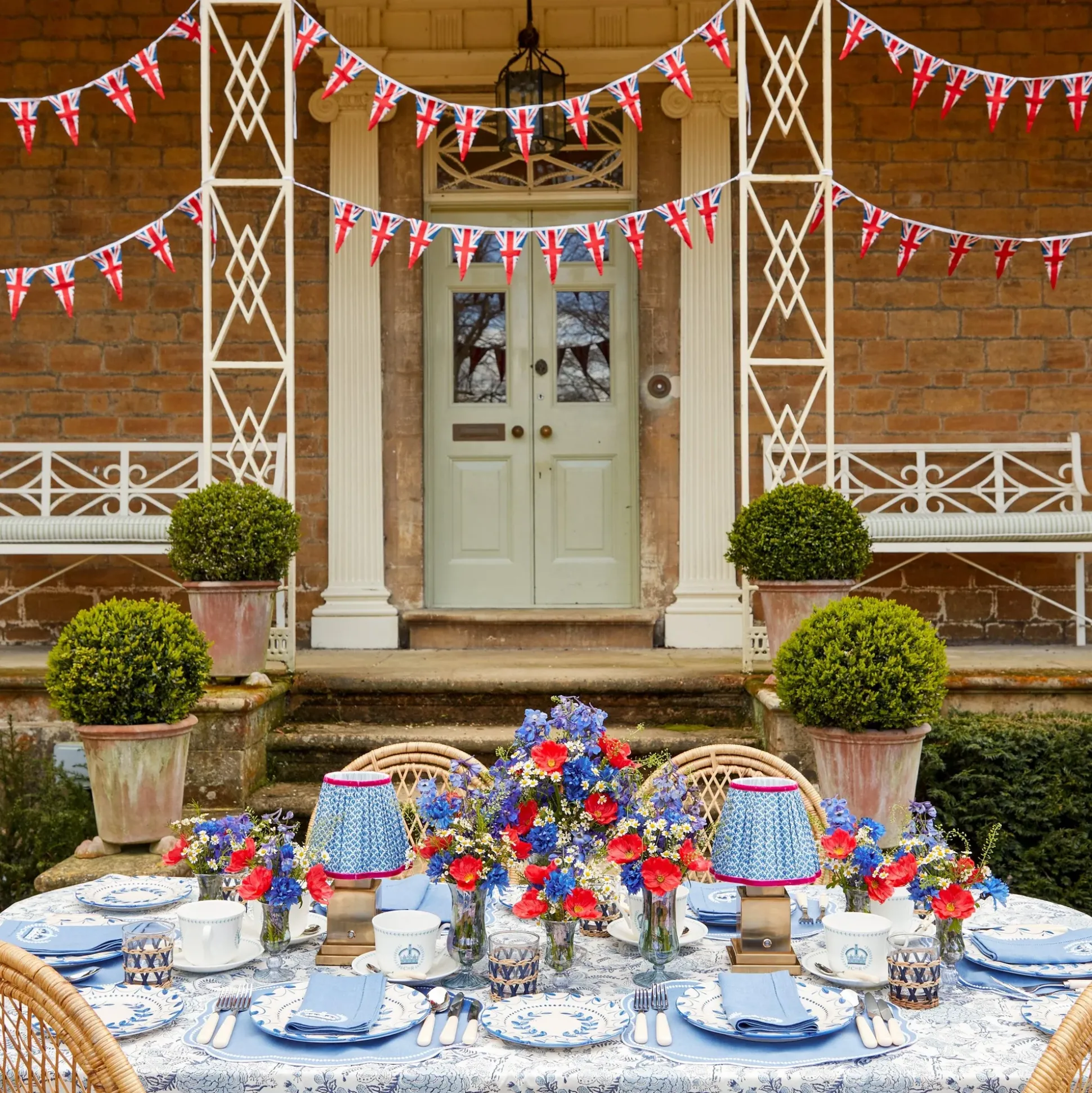 Eloise Blue Placemats & Coronation Napkins (Set Of 4)