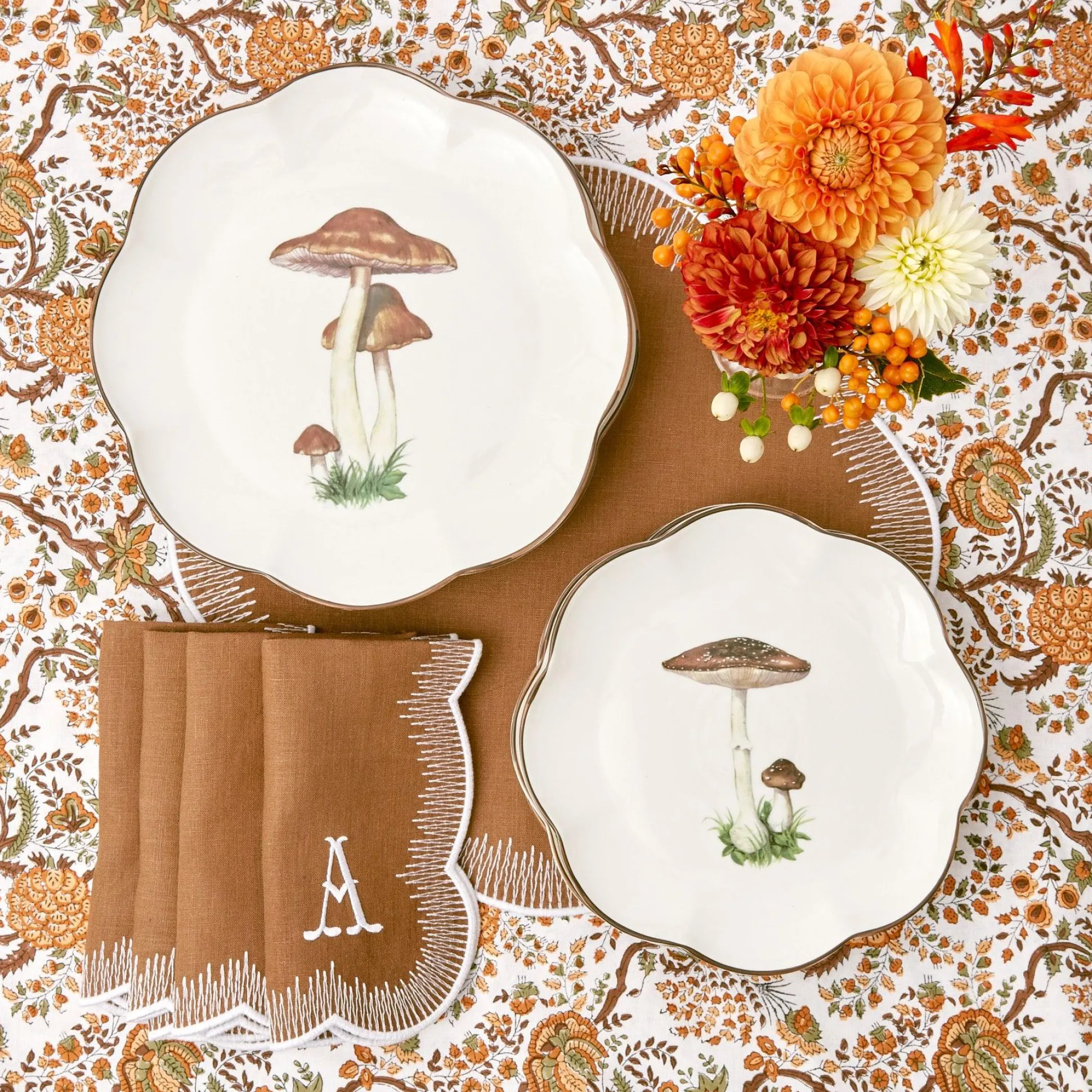 Scalloped Mushroom Starter Plate (Brown)