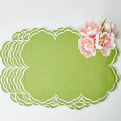 Serena Apple Green Scalloped Placemats (Set Of 4)