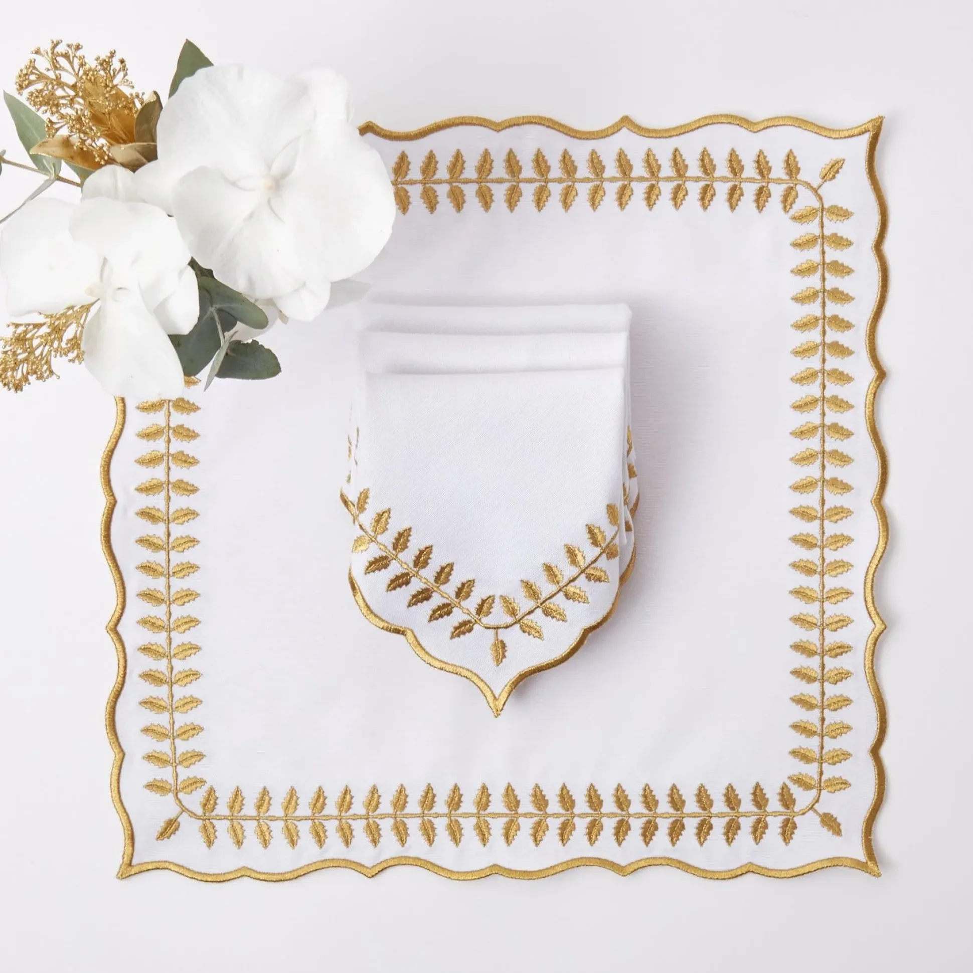 White & Gold Laurel Napkins (Set Of 4)