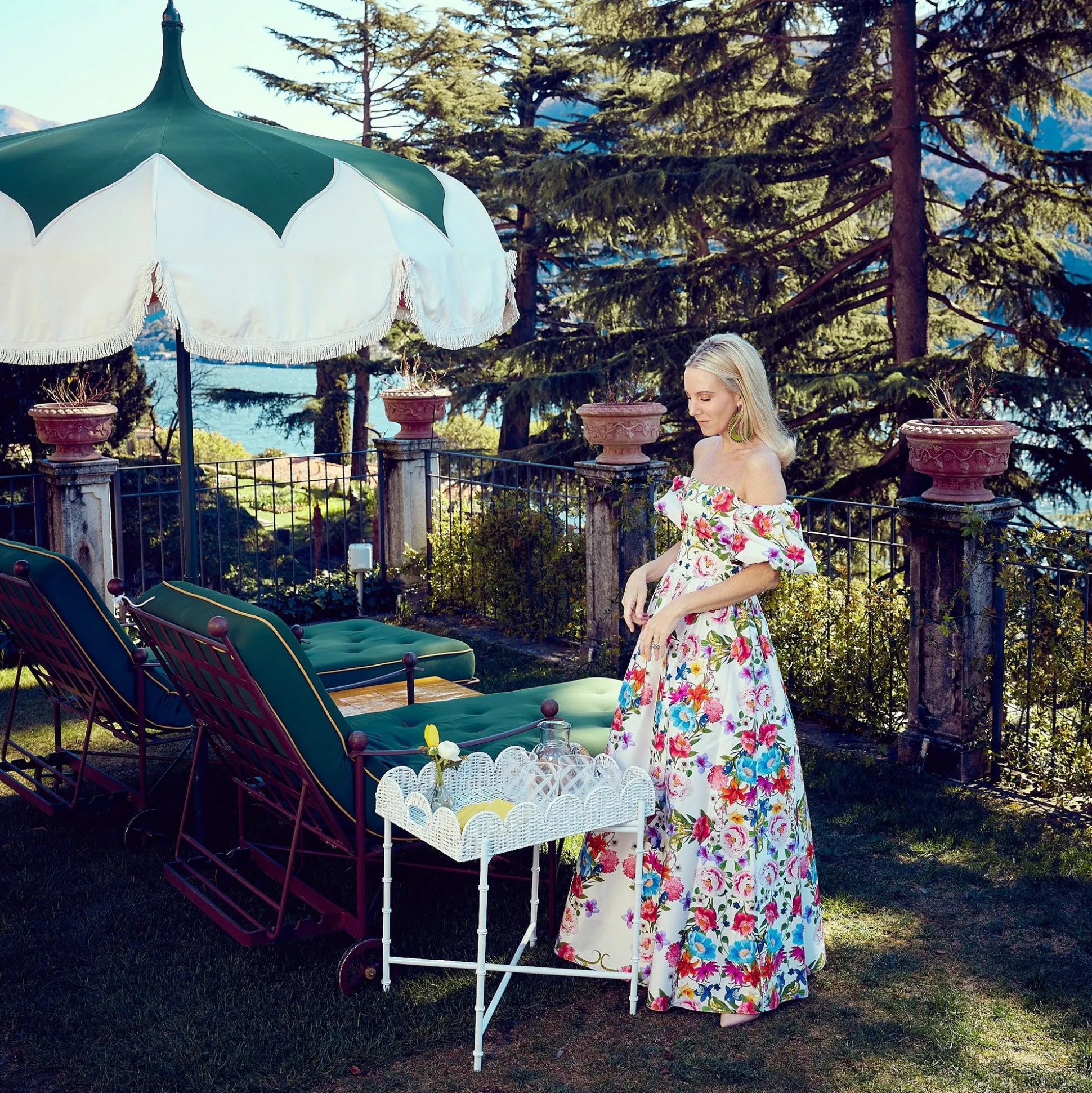 White Scalloped Rattan Tray With Stand